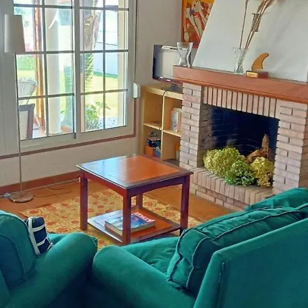 Casa En Playa De Con Jardin Y Vistas Al Mar Nyaraló Razo