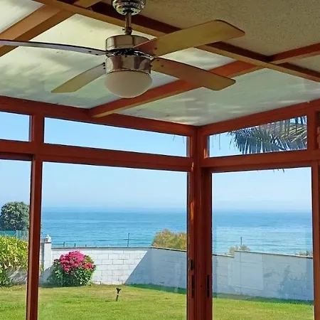 Casa En Playa De Con Jardin Y Vistas Al Mar Nyaraló Razo
