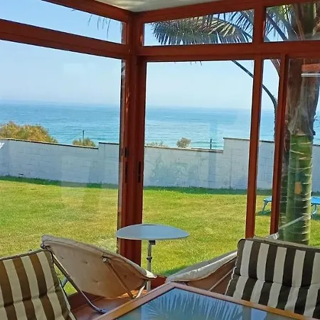 Casa En Playa De Con Jardin Y Vistas Al Mar Holiday home Razo