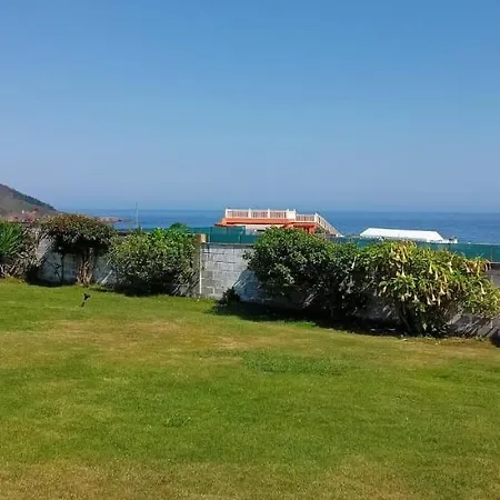 Casa En Playa De Con Jardin Y Vistas Al Mar Razo